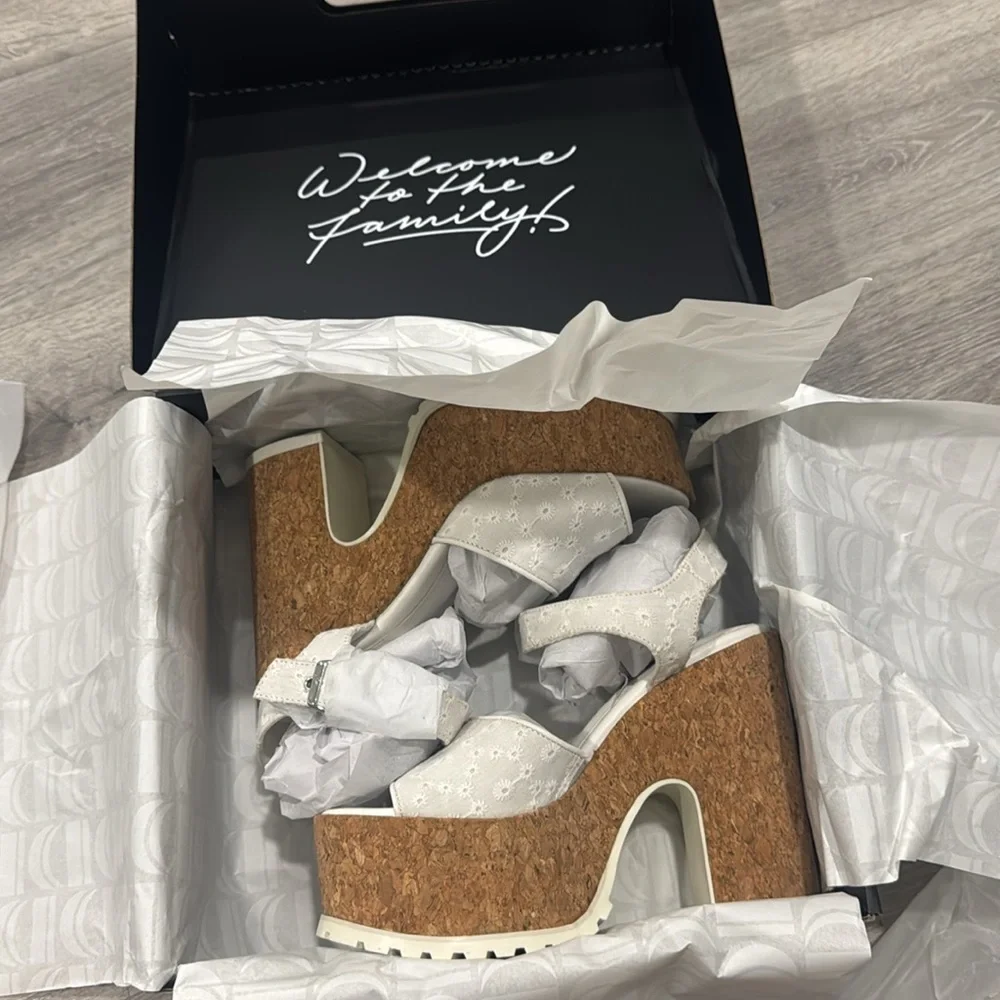 Lulus amelio footwear